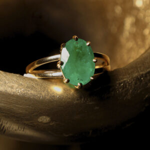 ANEL ESMERALDA OVAL OURO AMARELO 18K